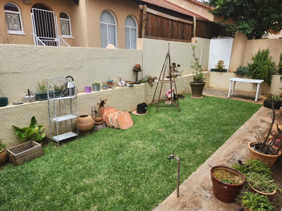 2 Bedroom Property for Sale in Heuwelsig Free State